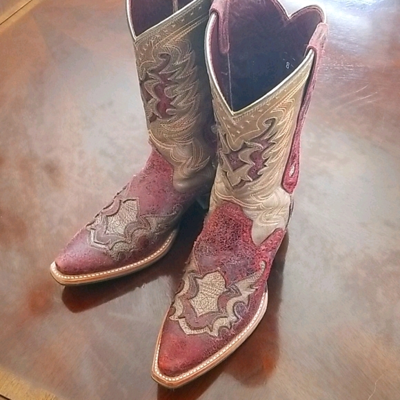 Shoes - Gorgeous Ariat Boots